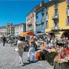 Locarno am Lago Maggiore im Tessin. Markt auf der Piazza Grande_Christoph Sonderegger